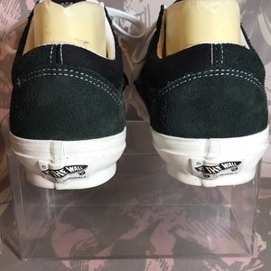 vans handshake shoes